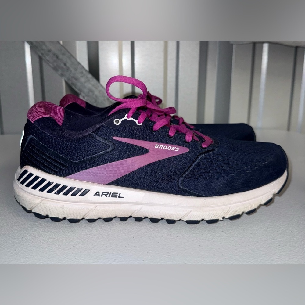 Brooks Ariel 20 Size 10.5 Womens